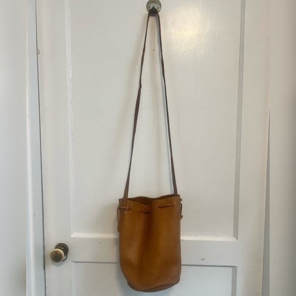 BAGGU
DRAWSTRING PURSE IN CARAMEL SOLD OUT - Picture 8 of 8